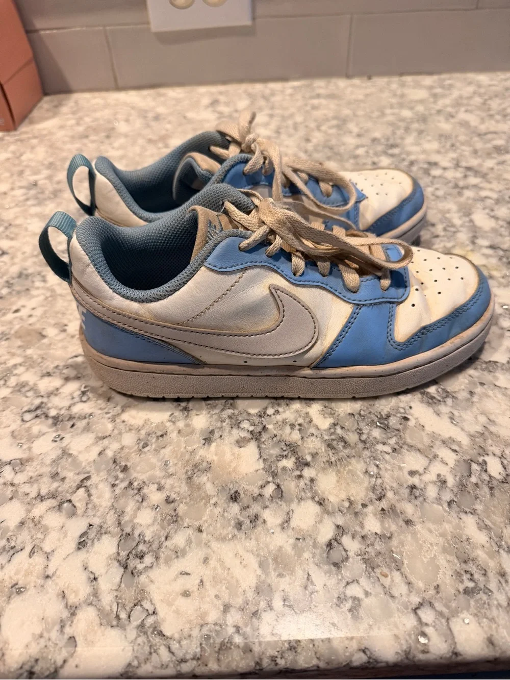 Nike Kids Low-Top Sneakers in Light Blue and White size 4 big kid